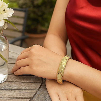 10k Yellow Gold Dual-Textured Diamond Pattern Bangle (12.00 mm)